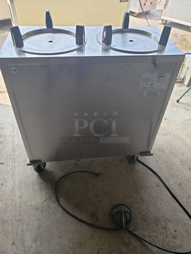Delfield Even Temp Mobile Enclosed Two Stack Heated Dish Dispenser! 

120 V
60 Hz
1 PH - Image 3 of 4
