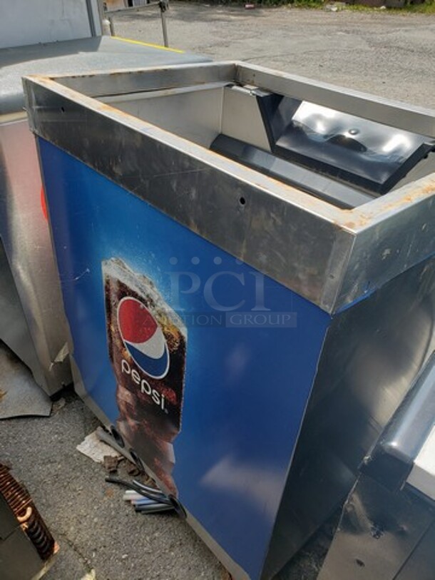 Servend 2702481 SV-250 8 Valve Sanitary Lever Countertop Ice/Beverage Dispenser! - Image 4 of 4