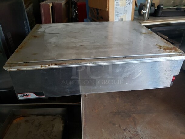 APW Wyott BWD-45 Hot Dog Bun Warmer

120 V
60 Hz
1 PH
200 W - Image 1 of 3