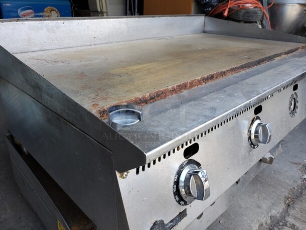 48" Countertop Griddle (One broken knob) Working! - Image 5 of 5