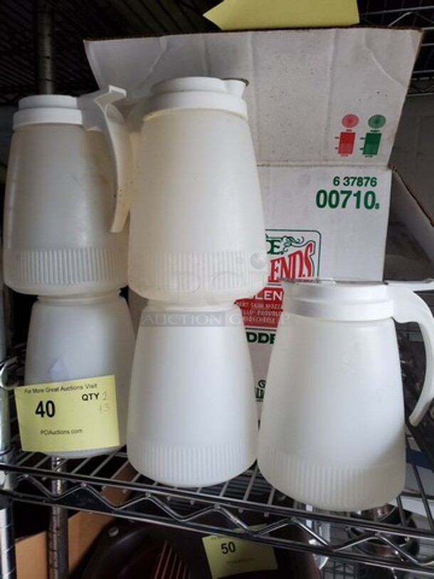 ALL ONE MPNEY Lot of 5 48 oz Cylindrical Dripcut Server - White Plastic, White Plastic Top (2 without lid) - Image 3 of 3