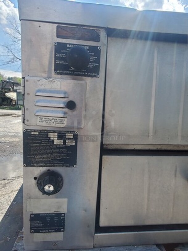 Bakers Pride 151 Single Deck Pizza Oven (Stones not included) Propane  - Image 2 of 7