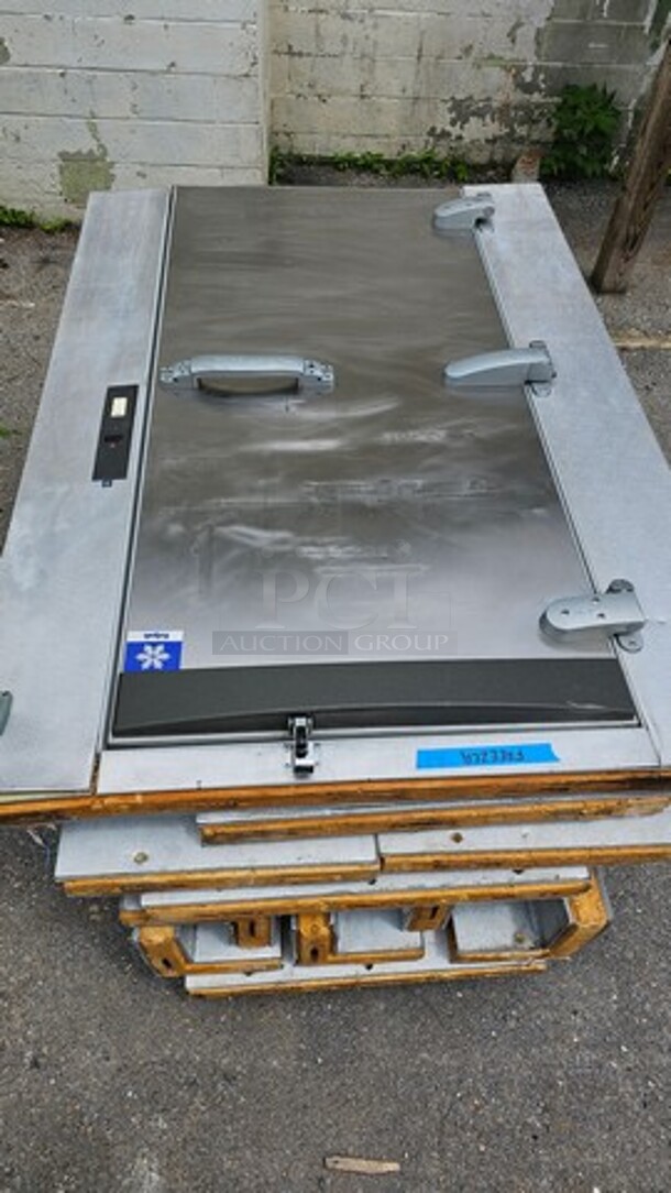 Kolpak Combo Refrigerator & Freezer Walk In Unit. 16 feet long, 5 feet deep, and 7 feet tall. *This unit does not come with floor panels*
208-240 V - Image 1 of 12