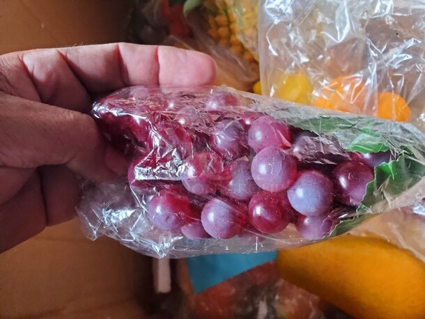 One lot of Plastic Fruit Decorations - Image 7 of 10