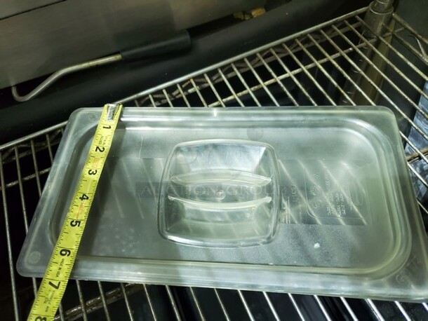 Lot of 5 Plastic Food Storage Containers w/ Lids - Image 3 of 4