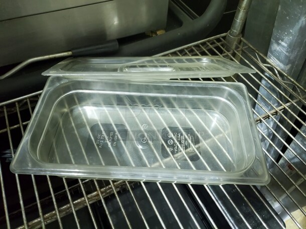 Lot of 5 Plastic Food Storage Containers w/ Lids - Image 4 of 4