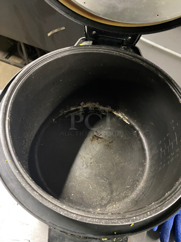 Commercial Countertop Rice Cooker! All Stainless Steel! Model: 37560R SN: A3651ET 120V 60HZ - Image 4 of 7