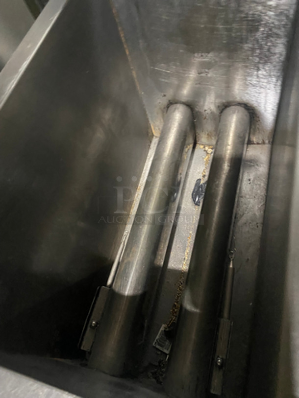 2011 Globe Commercial Countertop Natural Gas Powered Deep Fat Fryer! With Frying Basket! All Stainless Steel! - Image 6 of 9
