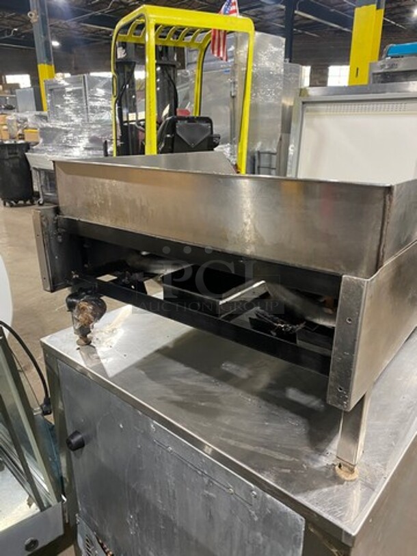 Jade Range Commercial Countertop Natural Gas Powered Flat Top Griddle! With Back And Side Splashes! All Stainless Steel! On Small Legs! - Image 3 of 8