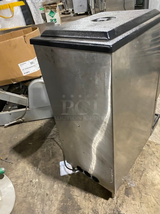 Manitowoc Commercial Countertop Ice Dispenser! All Stainless Steel! On Small Legs! Model: M90 SN: 610196452 115V 60HZ 1 Phase - Image 4 of 7
