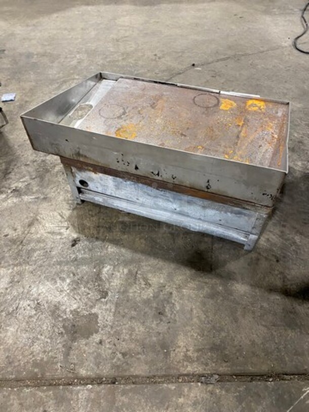 Commercial Countertop Natural Gas Powered Flat Top Griddle! With Back And Side Splashes! All Stainless Steel! - Image 4 of 7