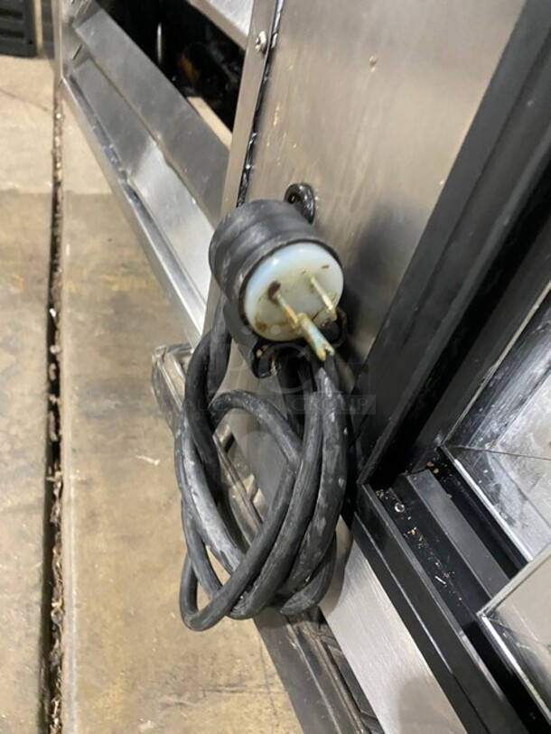 AWESOME! Leader 7/11 Style Commercial Refrigerated Slanted Glass Meat Deli Display Case! With Additional Top Display! With Rear Access Sliding Doors! With Stainless Steel Shelves! 115V 1 Phase! Model: SDL72 S/C SN: PU07s0711! - Image 9 of 9