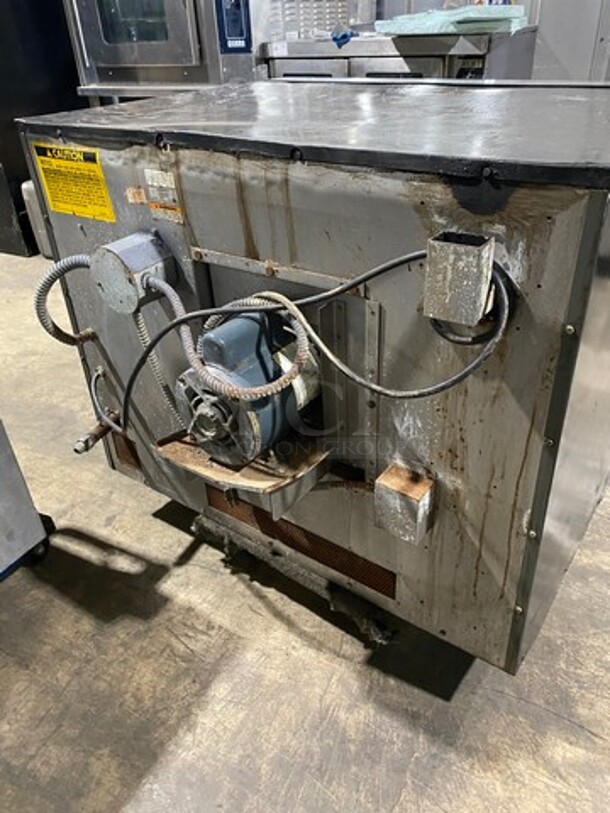 Hobart Commercial Gas Powered Convection Oven! With Solid Doors! With Metal Oven Racks! All Stainless Steel! - Image 4 of 8