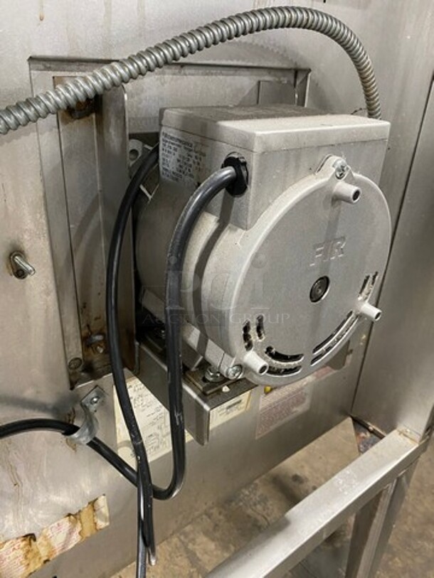 Blodgett Commercial Natural Gas Powered Convection Oven! With View Through Doors! Metal Oven Racks! All Stainless Steel! On Casters! - Image 9 of 12