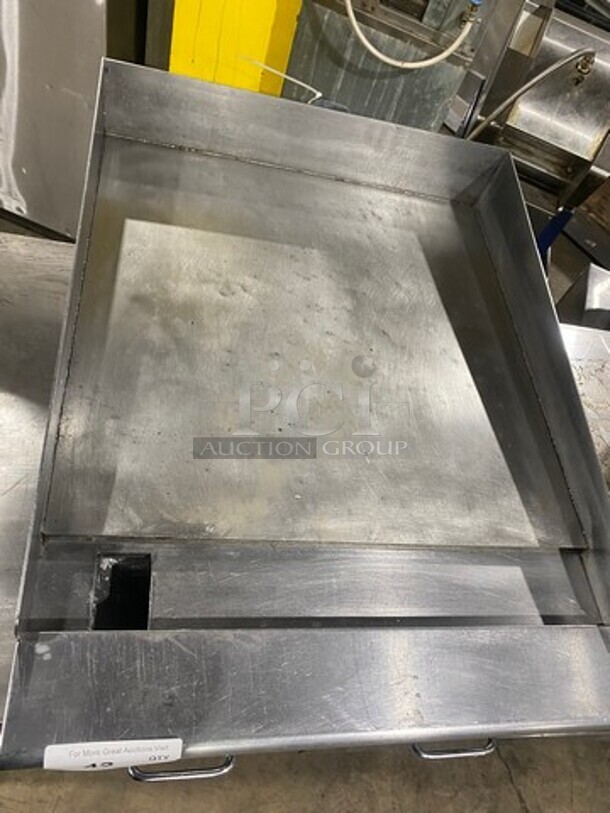 Vulcan Commercial Countertop Natural Gas Powered Flat Top Griddle! With Thermostat Controls! With Back And Side Splashes! All Stainless Steel! On Legs! Model: 24RFG SN: 650124046 - Image 5 of 11