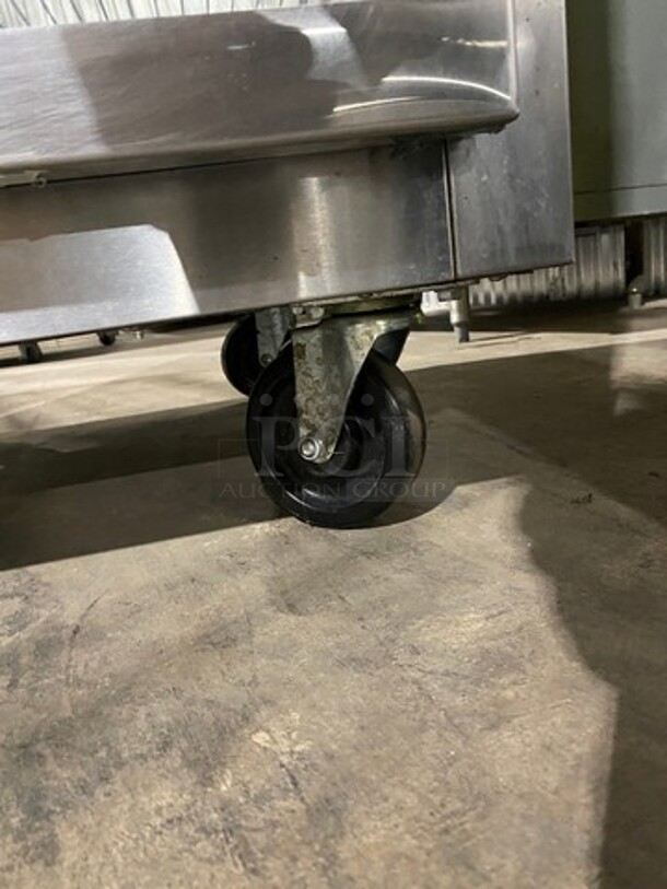 Traulsen Commercial Heated Holding Cabinet/ Food Warmer! With View Through Door! Metal Racks! All Stainless Steel! On Casters! WORKING WHEN REMOVED! Model: AW132NX0001 SN: T45116H10 115/208V 1 Phase - Image 9 of 11