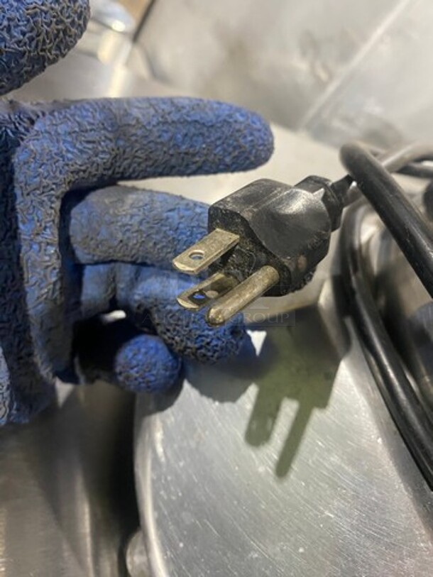 Ruby Commercial Countertop Juicer Extractor! Solid Stainless Steel! Model: RUBY2000 SN: 3098 115/117V 60HZ 1 Phase - Image 7 of 7