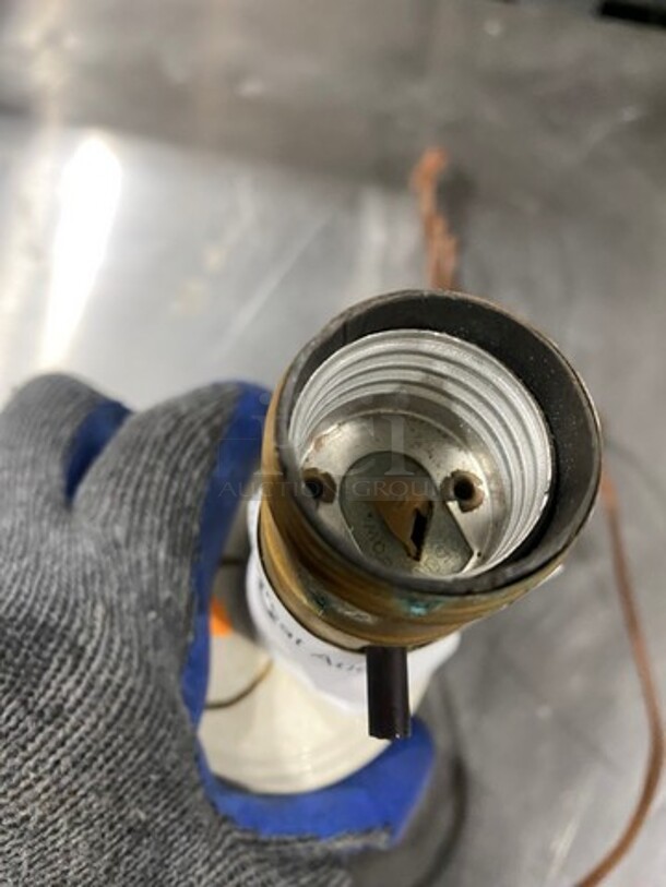 White And Gold Lamp Base! - Image 3 of 5