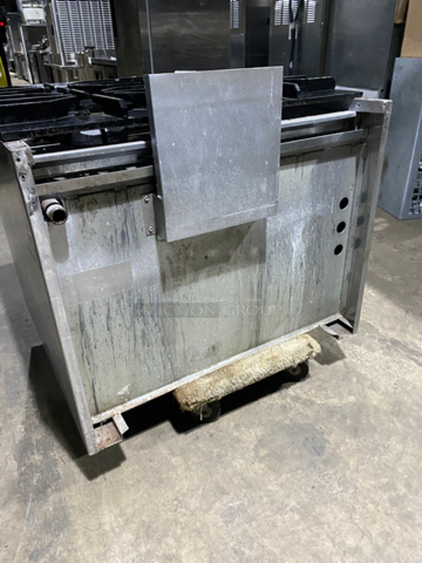 Jade Range Wide Body Natural Gas Powered Heavy Duty Commercial 4 Burner Range! With Full Size Oven Underneath! With Metal Oven Racks! All Stainless Steel! - Image 3 of 10