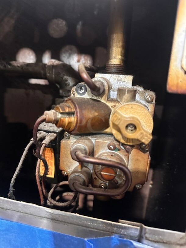 AMAZING! LATE MODEL! Bakers Pride INFERNO Style 6 Pie Natural Gas Powered Double Stacked Pizza Baking Oven! All Stainless Steel!  Model: Y600 SN: 47247! 2X Your Bid Makes One Unit! On Legs With Casters! With Stones! Working When Removed!  - Image 10 of 12