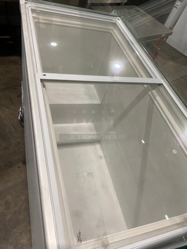 LATE MODEL! 2014 Fricon Commercial Reach Down Chest Freezer Merchandiser! With 2 Top Sliding Doors! With Sneeze Guard! On Casters! Model: THG7SG SN: 021080 115V 60HZ 1 Phase - Image 4 of 9