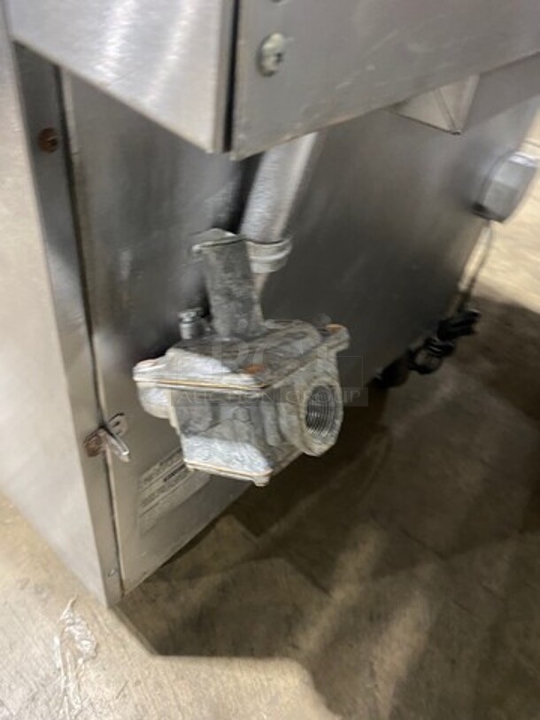 Southbend Commercial Natural Gas Powered 4 Burner Stove! With Raised Back Splash! With Oven Underneath! All Stainless Steel! On Casters! - Image 9 of 9