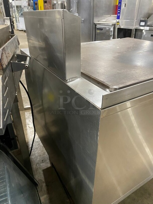 Electrolux Natural Gas Powered All Stainless Steel Plancha Flat Grill! ERMA Edition! Built On Stainless Steel Stand! On Legs! - Image 4 of 9