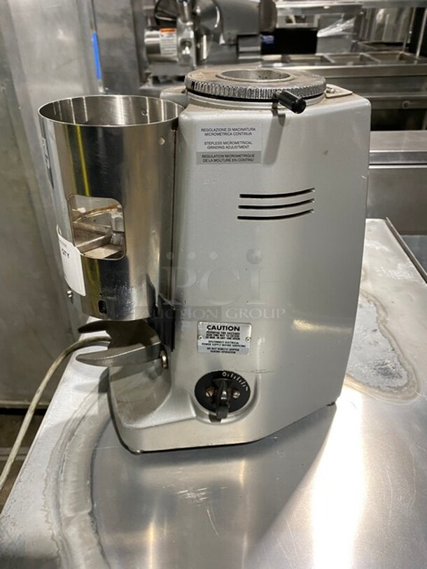 Mazzer Luigi Commercial Countertop Coffee Bean Grinder! Stainless Steel Body! Model: MAJORTIMER SN: 1101652 120V 60HZ 1 Phase - Image 3 of 9