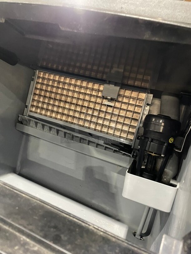 Koolaire Commercial Under The Counter Ice Making Machine! All Stainless Steel! Model KD0170A Serial 310353873! 115V 1Phase! On Legs! - Image 5 of 8