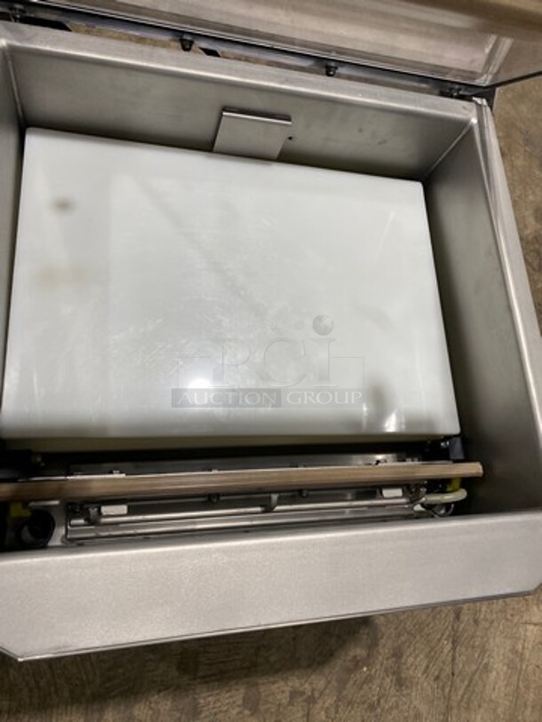 WOW! NEW! OUT OF THE BOX! LATE MODEL! 2015 Berkel Commercial Countertop Vacuum Sealer! Stainless Steel Body! Model: 350 SN: 12391EK1040439 120V 60HZ 1 Phase - Image 5 of 9