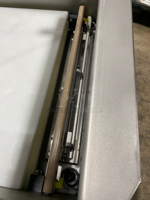 WOW! NEW! OUT OF THE BOX! LATE MODEL! 2015 Berkel Commercial Countertop Vacuum Sealer! Stainless Steel Body! Model: 350 SN: 12391EK1040439 120V 60HZ 1 Phase - Image 6 of 9