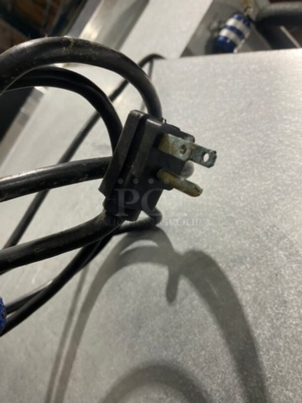 Traulsen Commercial Single Door Roll In Refrigerator! Solid Stainless Steel! Model: ARI134LUTFHS SN: T26797K06 115V 60HZ 1 Phase - Image 10 of 10