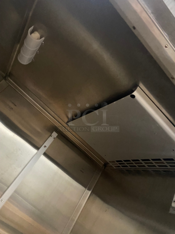 NICE! Traulsen Commercial Single Door Reach In Refrigerator! Solid Stainless Steel! Model: RRI132LRIFHS SN: T988680G00! Not Tested!  115V 60HZ 1 Phase - Image 6 of 9