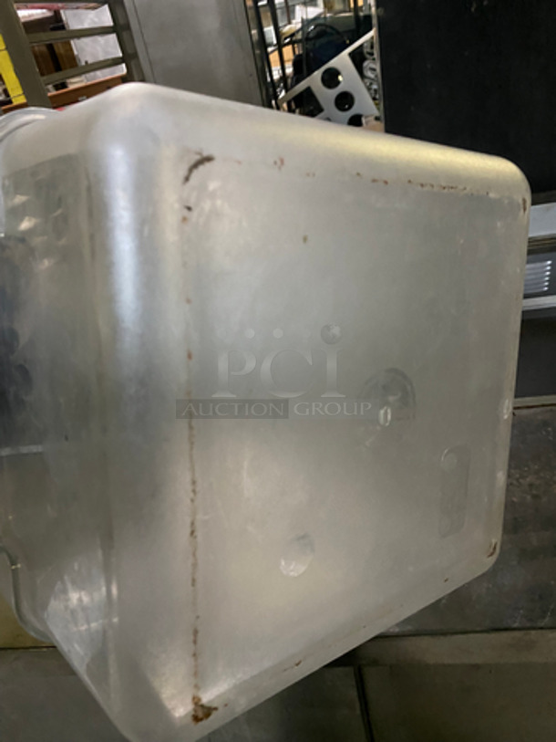 Cambro Clear Poly 12Qt Food Container! - Image 5 of 5