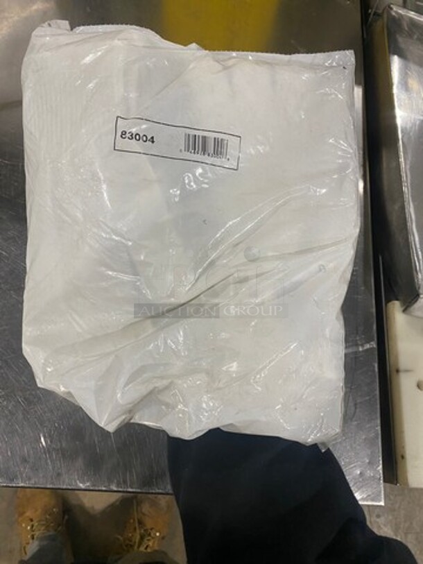 NEW! Victorinox Protective Cutlery Ultra Shield Cut Resistant Gloves! - Image 3 of 4