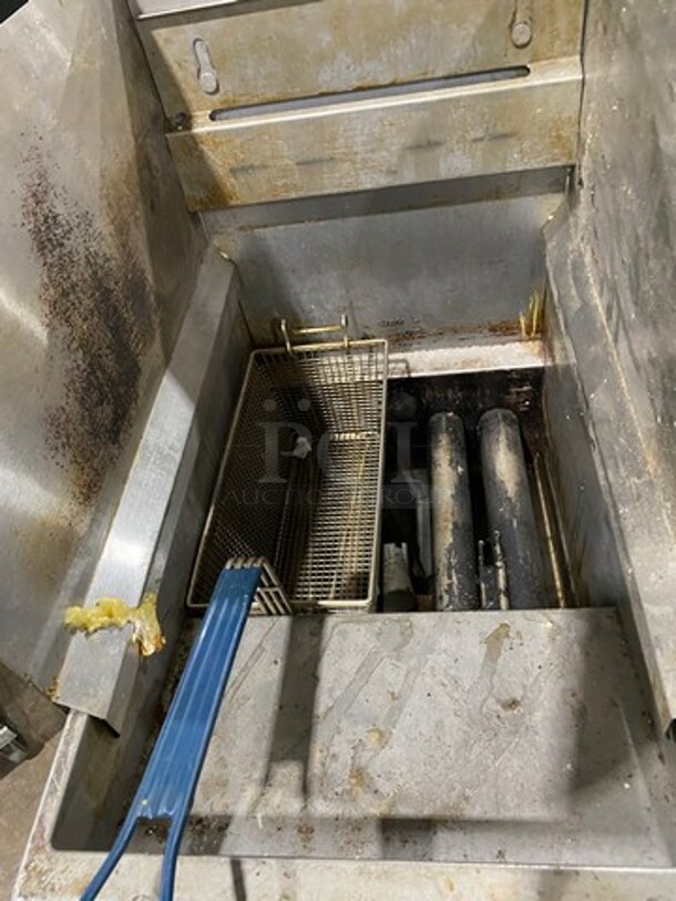 2018 Pitco Commercial Natural Gas Powered Deep Fat Fryer! With Back And Side Splashes! All Stainless Steel! On Casters! WORKING WHEN REMOVED! Model: 40D SN: G18DD023007 - Image 5 of 9