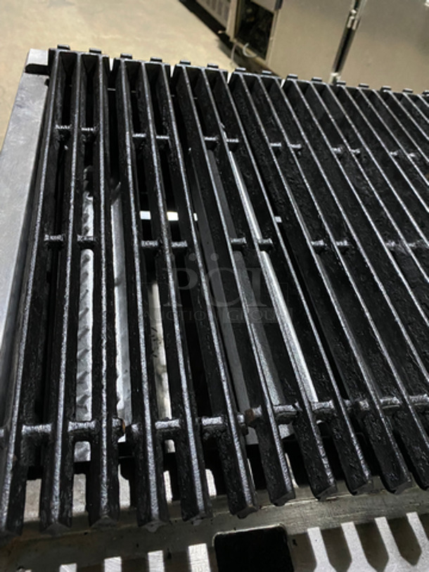 Radiance Commercial Countertop Natural Gas Powered Char Broiler Grill! 8 Burners! Stainless Steel Body! - Image 6 of 9