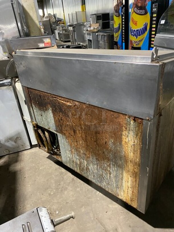 Beverage Air Commercial Refrigerated Pizza Prep Table! With Single Door Underneath Storage Space! All Stainless Steel! On Casters! Model: DP46 115V 60HZ 1 Phase - Image 3 of 8
