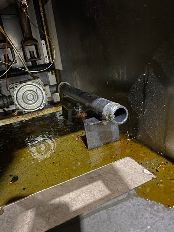 All Stainless Steel! Commercial Natural Gas Powered Deep Fat Fryer! With Backsplash!  On Legs! - Image 8 of 9