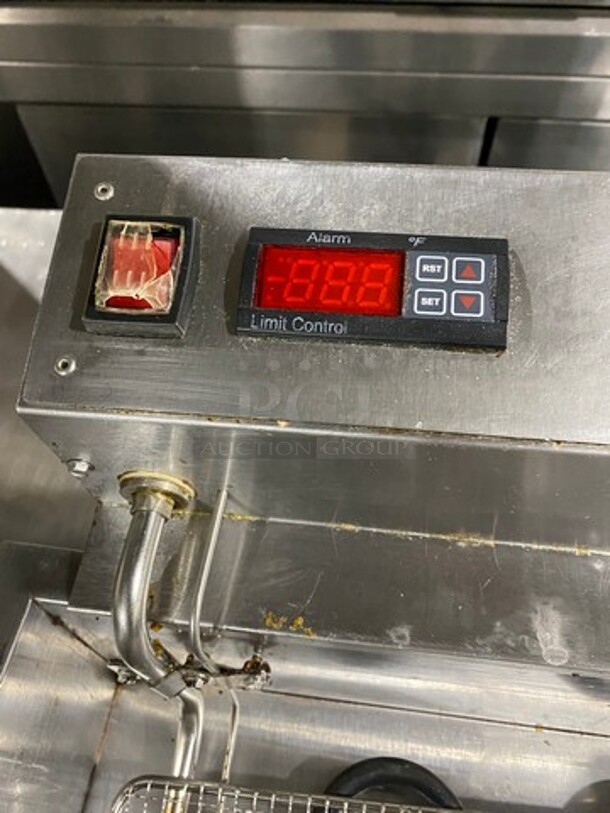 Countertop Electric Powered Deep Fat Fryer! With Backsplash! All Stainless Steel! - Image 7 of 8