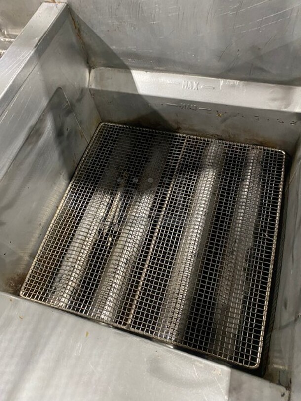 NICE! LATE MODEL! Vulcan Commercial Natural Gas Powered 2 Bay Deep Fat Fryer! With Backsplash! With Oil Filter System! All Stainless Steel! With 4 Frying Baskets! On Casters! Model: 2GR45MF SN: 48-1650173! Working When Removed! - Image 6 of 9