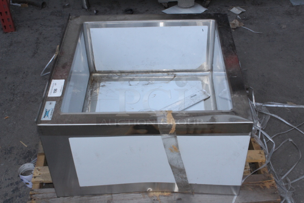 BRAND NEW SCRATCH & DENT! Regency 600SM242412 29" 16-Gauge Stainless Steel One Compartment Floor Mop Sink - 24" x 24" x 12" Bowl. Out of original packaging.  - Image 3 of 7