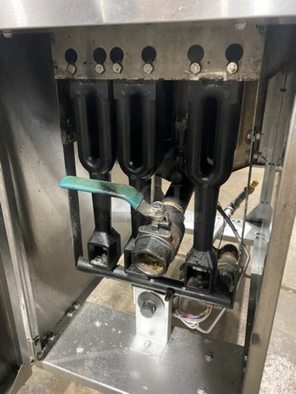 Atosa Commercial Natural Gas Powered Deep Fat Fryer! With 2 Metal Frying Baskets! All Stainless Steel! On Legs! - Image 6 of 8