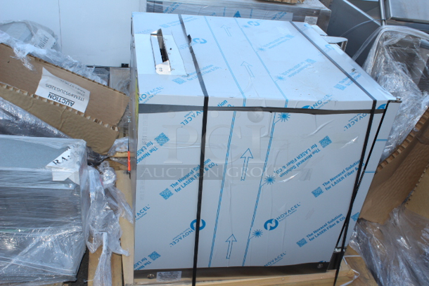 BRAND NEW SCRATCH & DENT! Moffat G32D5-1-N Turbofan Single Deck Full Size Natural Gas Digital Convection Oven with Steam Injection - 110-120V, 1 Phase, 33,000 BTU. Inside Glass is broken, Exterior glass is fine. 28-7/8x31-7/8x35-7/8 - Image 5 of 7
