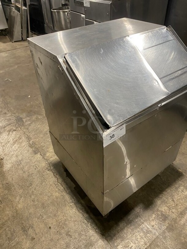 All Stainless Steel Free Standing Enclosed 10 Circuit Cold Plate/Ice Bin On Legs! - Image 2 of 7