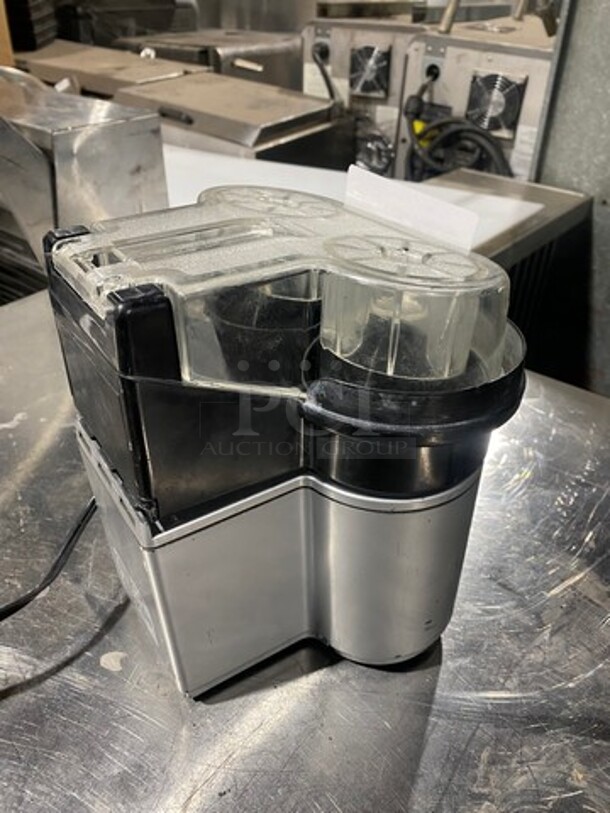 Electric Juicer! MODEL DL802 120V  - Image 4 of 8