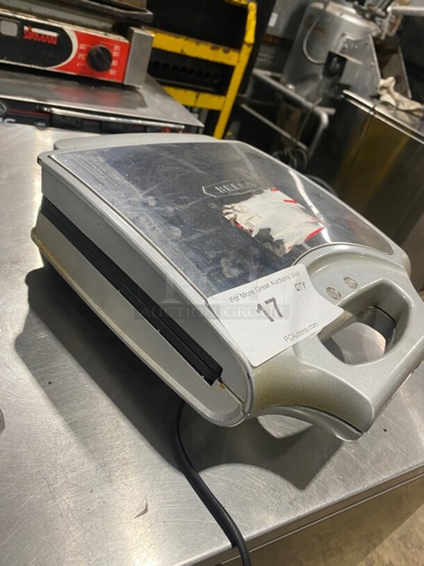 GREAT! Bella Countertop 4 Slot Waffle Maker! Model GH819! 120V!  - Image 2 of 7