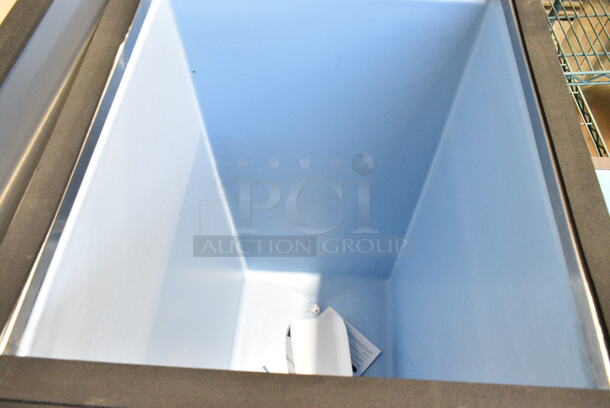 BRAND NEW SCRATCH AND DENT! 2024 Avantco 194BIN40022 22" Ice Storage Bin with Metallic Alloy Exterior - 383 lb. - Image 4 of 7