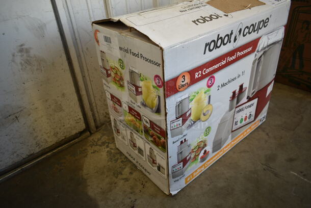 BRAND NEW SCRATCH AND DENT! Robot Coupe R2B Stainless Steel Commercial Countertop Food Processor w/ Bowl, Lid and S Blade. 120 Volts, 1 Phase. Tested and Working! - Image 2 of 10