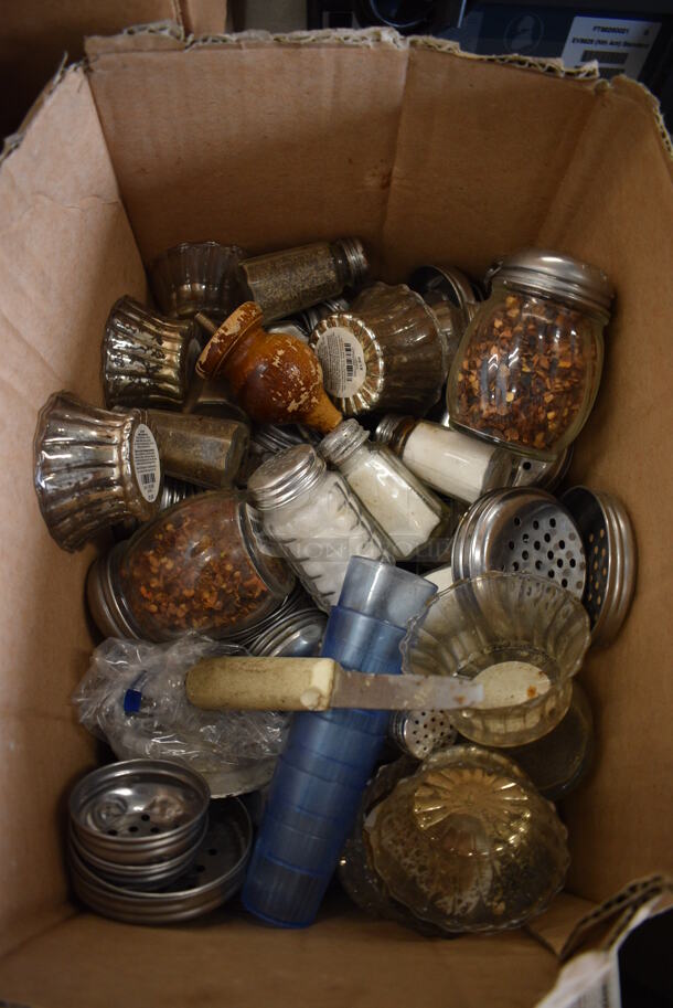 ALL ONE MONEY! Lot of Various Items Including Seasoning Shakers and Salt Shakers. - Image 2 of 3